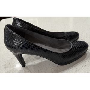 Stuart Weitzman Snake Embossed Pumps Black Patent Leather Heels Size 9.5